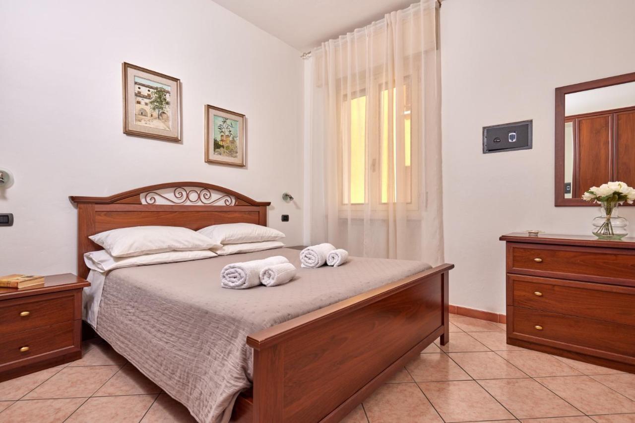 Gionno'S Apartment Torri Del Benaco Exterior photo